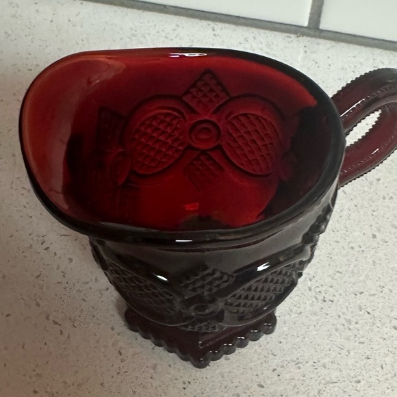 Vintage Avon Red Glass Cape Cod 80s Series Creamer / Syrup Holder 4 oz like new - Picture 2 of 10